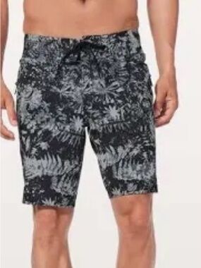 Lululemon Swim Shorts Current State Board Shorts 9" Inseam Men’s SZ 31 Beach